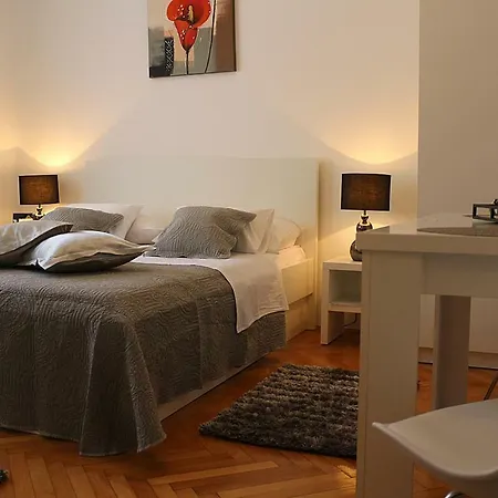 Downtown Main Street 公寓 *