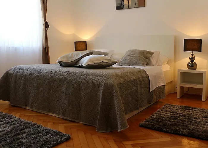 Downtown Main Street Apartamento