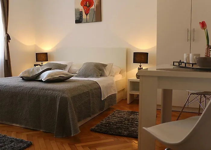 Downtown Main Street Apartamento *