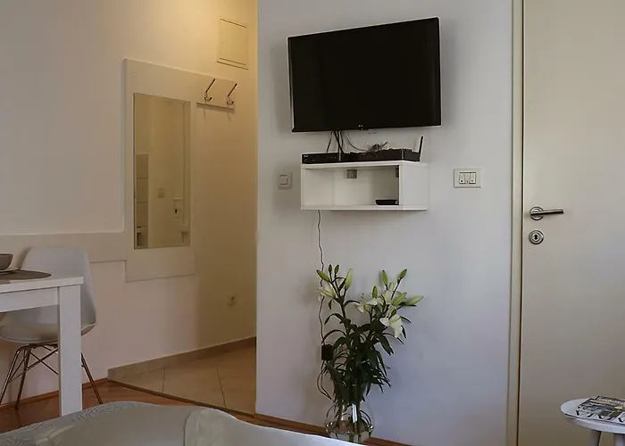 Downtown Main Street Apartment