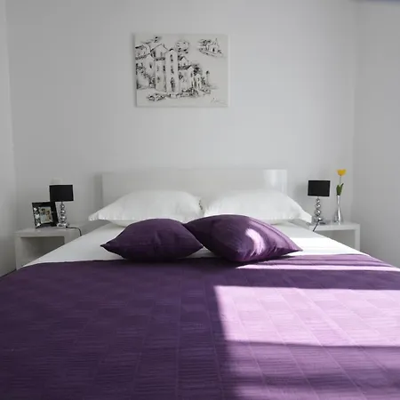 Downtown Main Street Apartman