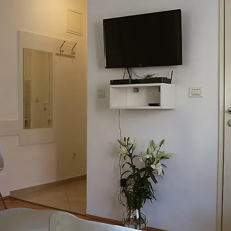 Downtown Main Street Apartman