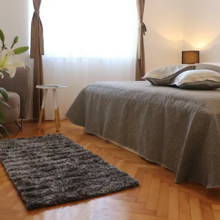 Downtown Main Street * Zára